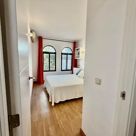 Ponti - Ground-floor With Private Garden Terrace - 125 M From The Beach, Ac * Torremolinos